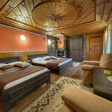 Guest Rooms Colorit Kopriwschtiza Exterior foto