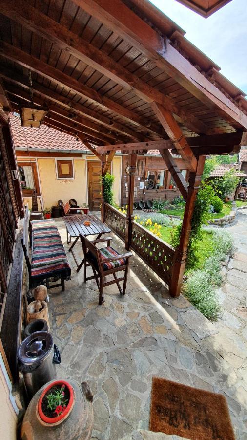 Guest Rooms Colorit Kopriwschtiza Exterior foto