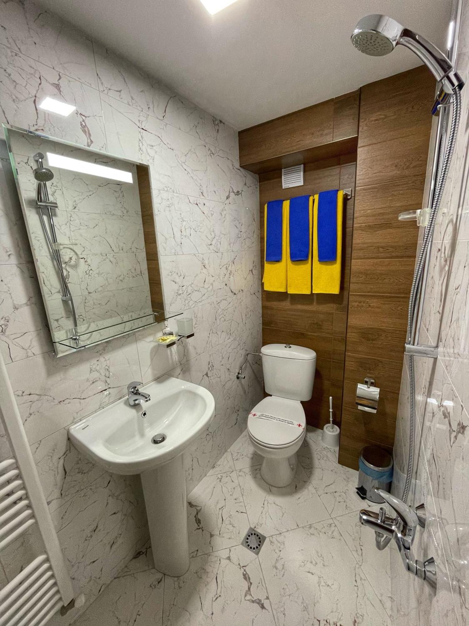 Guest Rooms Colorit Kopriwschtiza Exterior foto