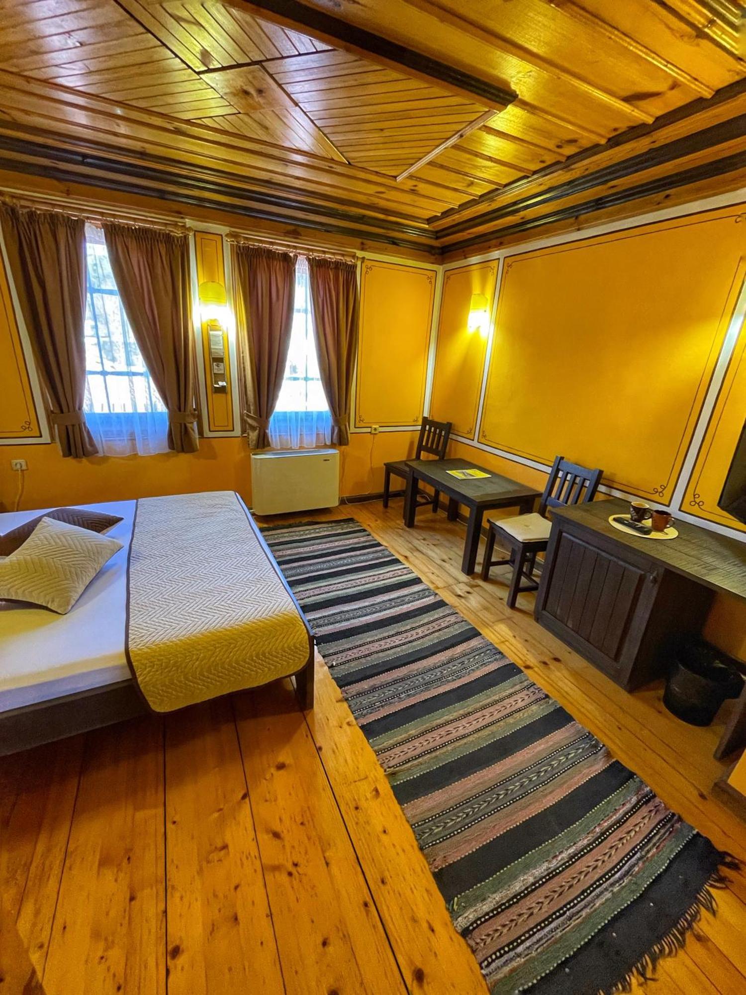 Guest Rooms Colorit Kopriwschtiza Exterior foto