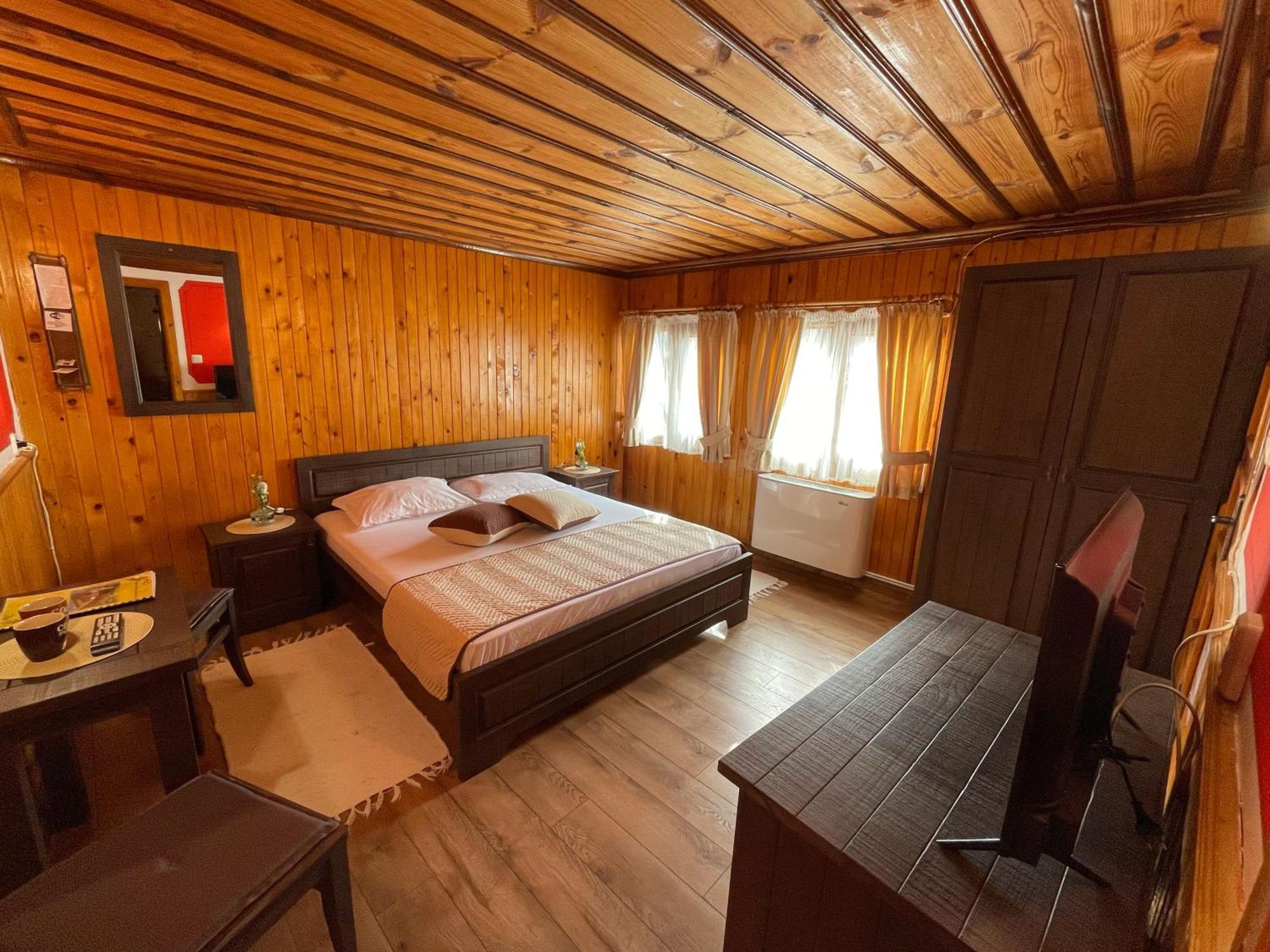 Guest Rooms Colorit Kopriwschtiza Exterior foto