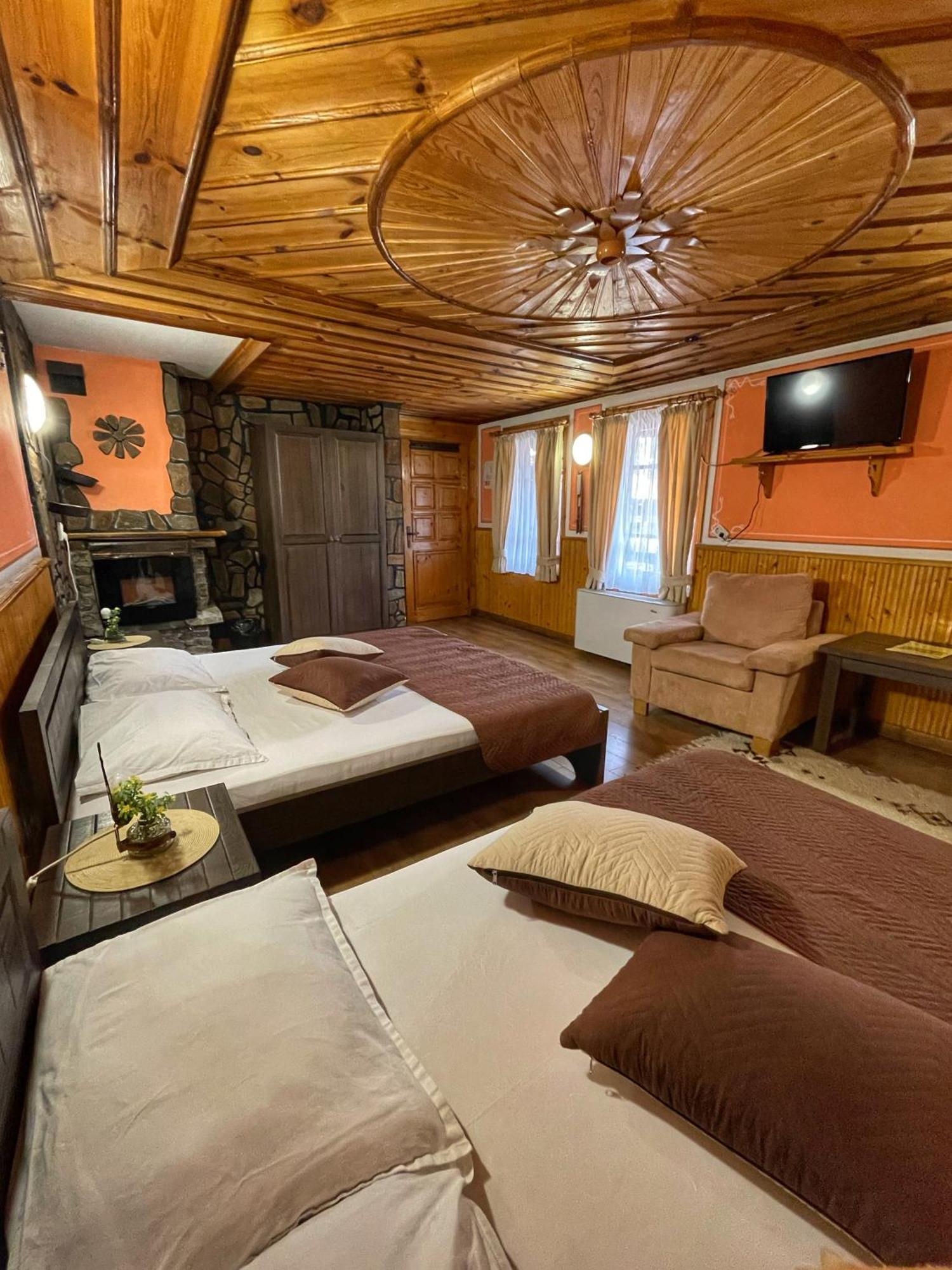Guest Rooms Colorit Kopriwschtiza Exterior foto