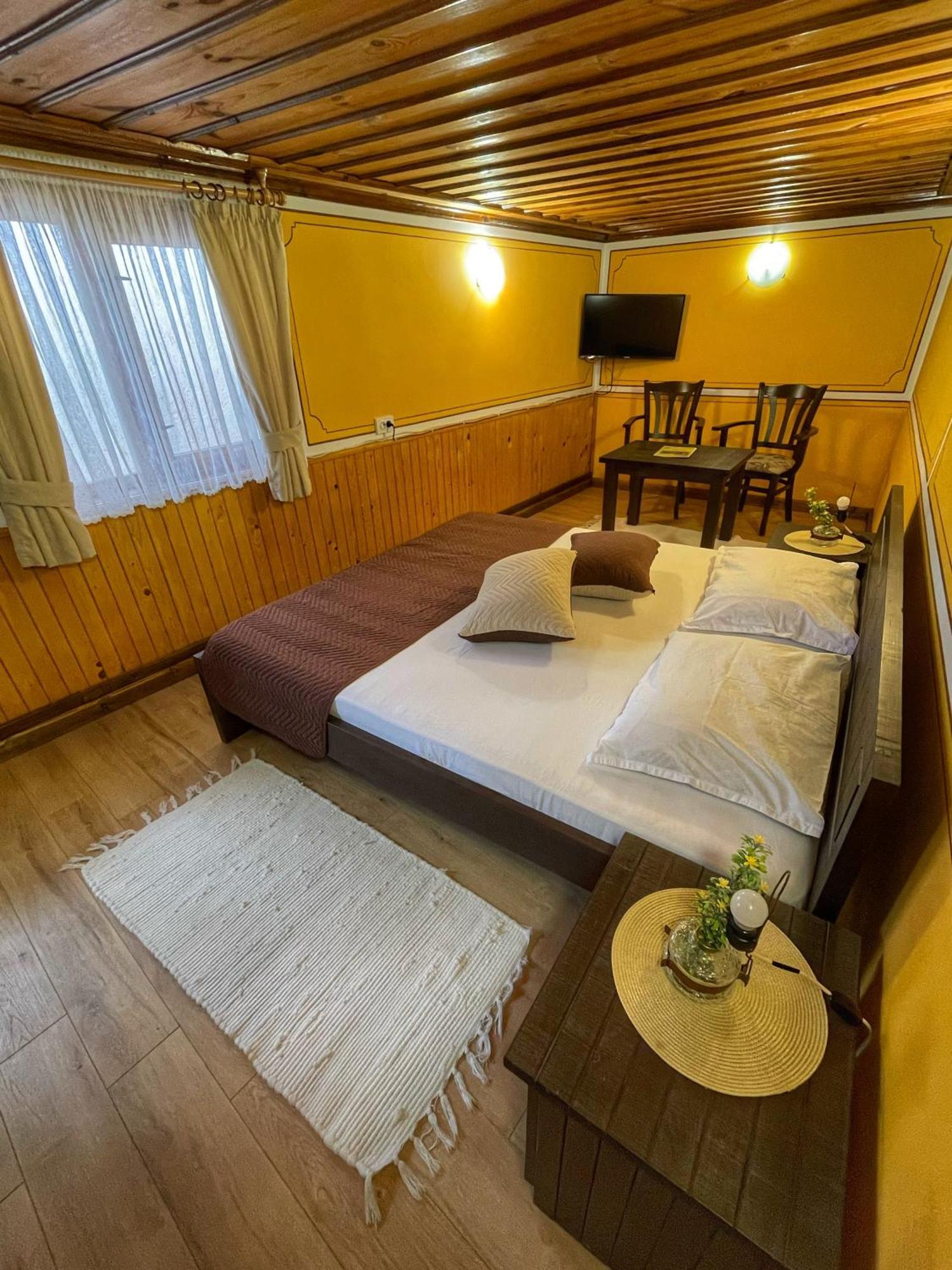 Guest Rooms Colorit Kopriwschtiza Exterior foto