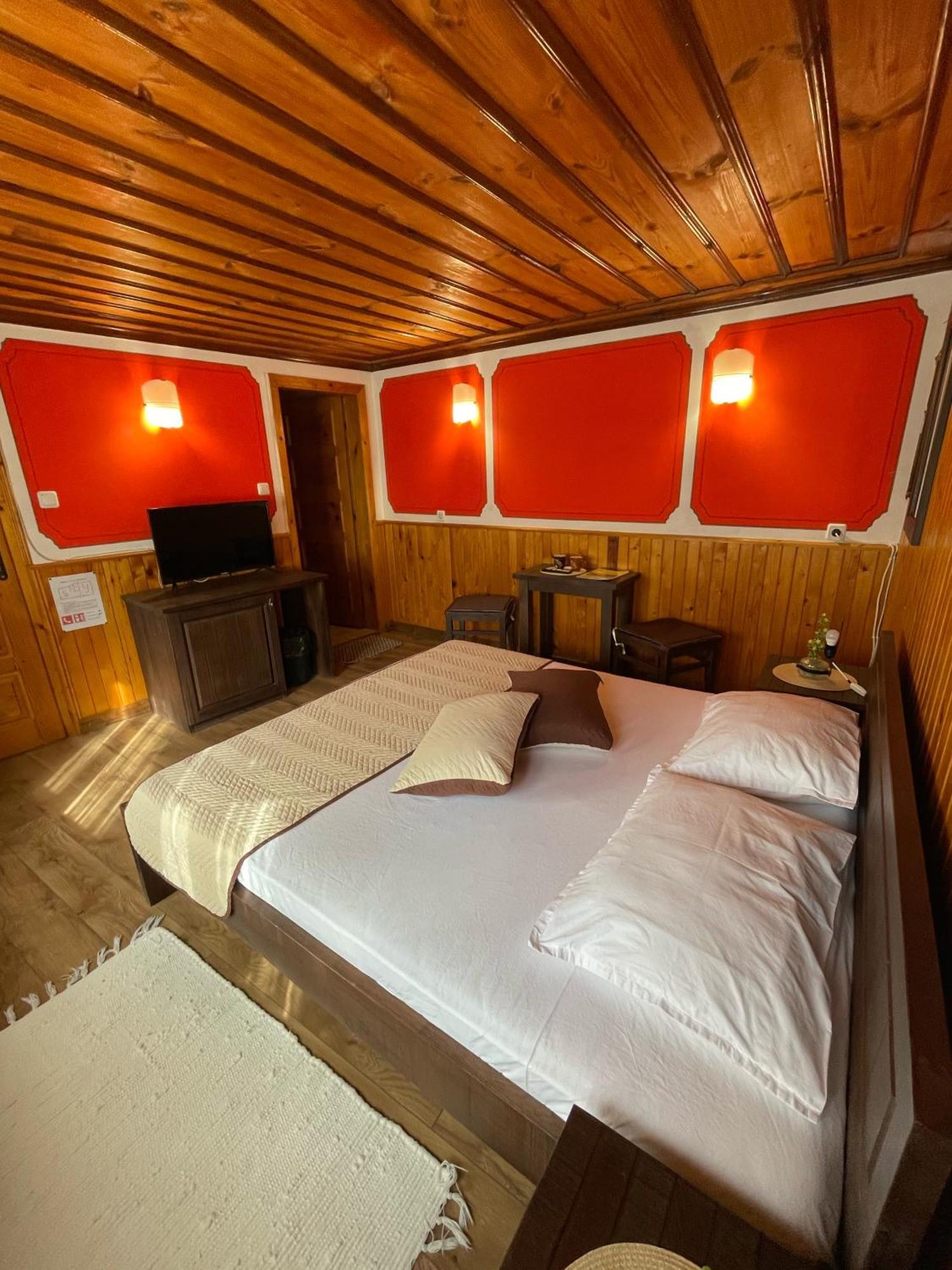 Guest Rooms Colorit Kopriwschtiza Exterior foto