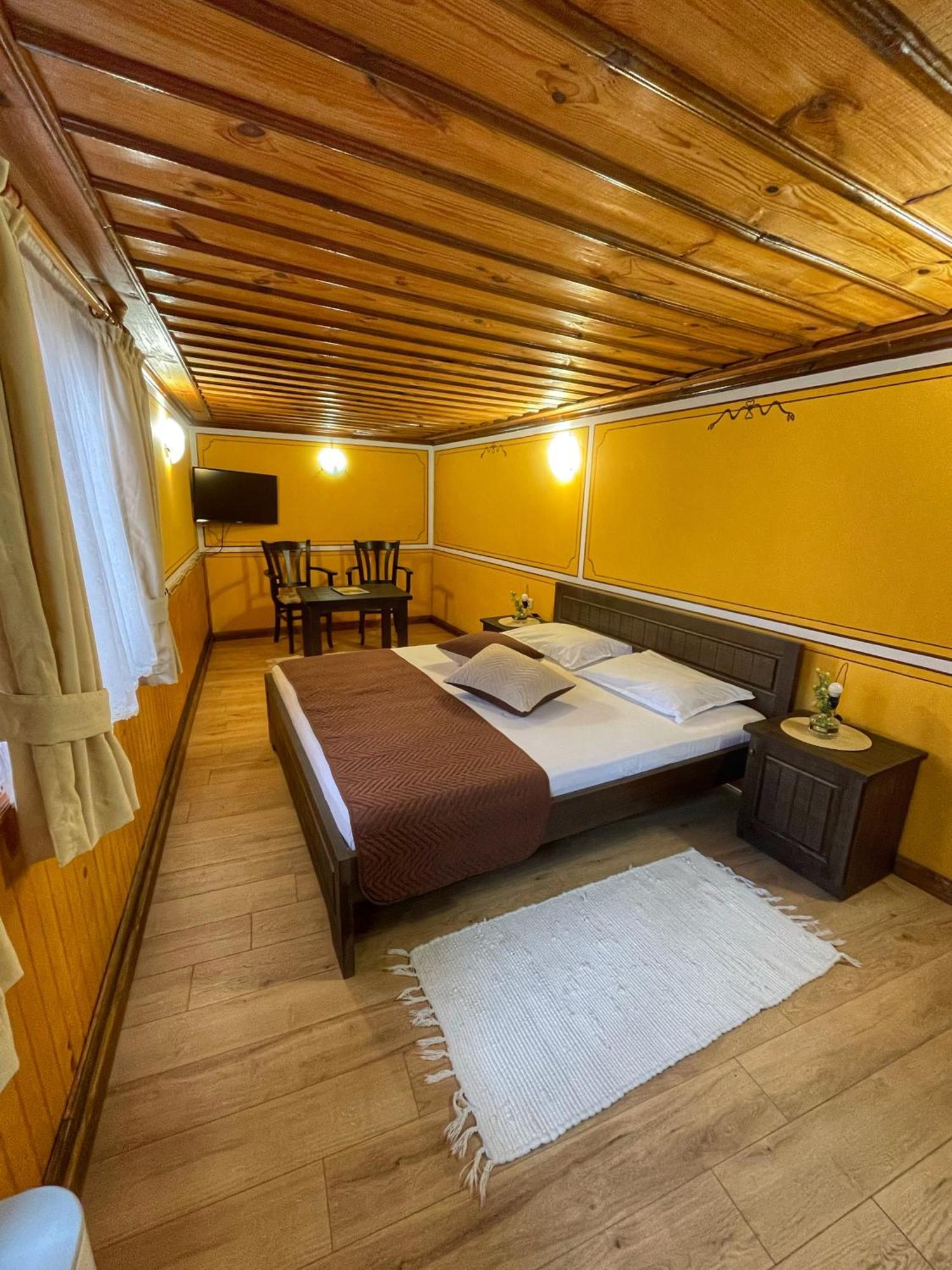 Guest Rooms Colorit Kopriwschtiza Exterior foto