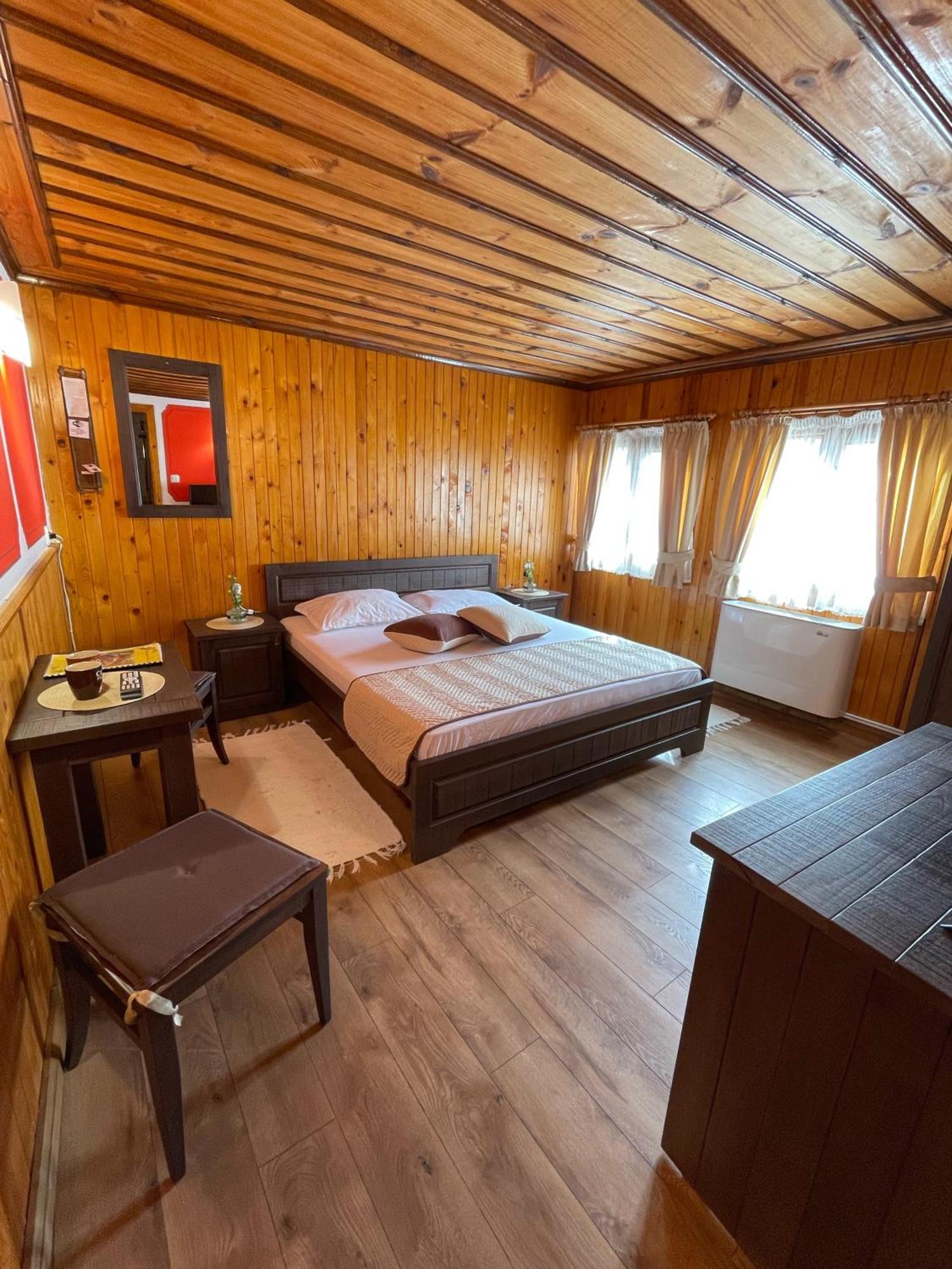 Guest Rooms Colorit Kopriwschtiza Exterior foto